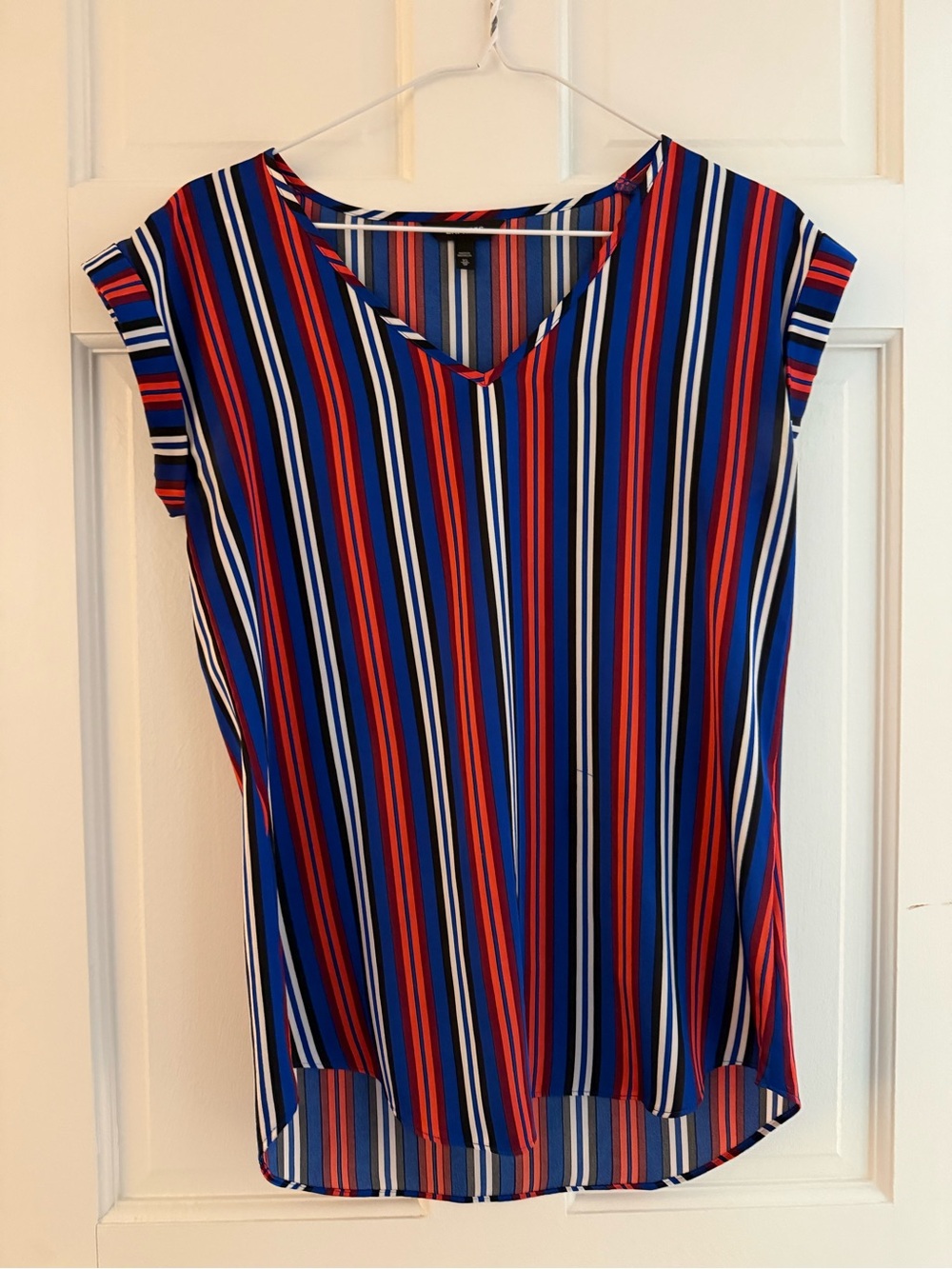 EXPRESS STRIPED BLOUSE CAP SLEEVE SIZE X SMALL - V NECK